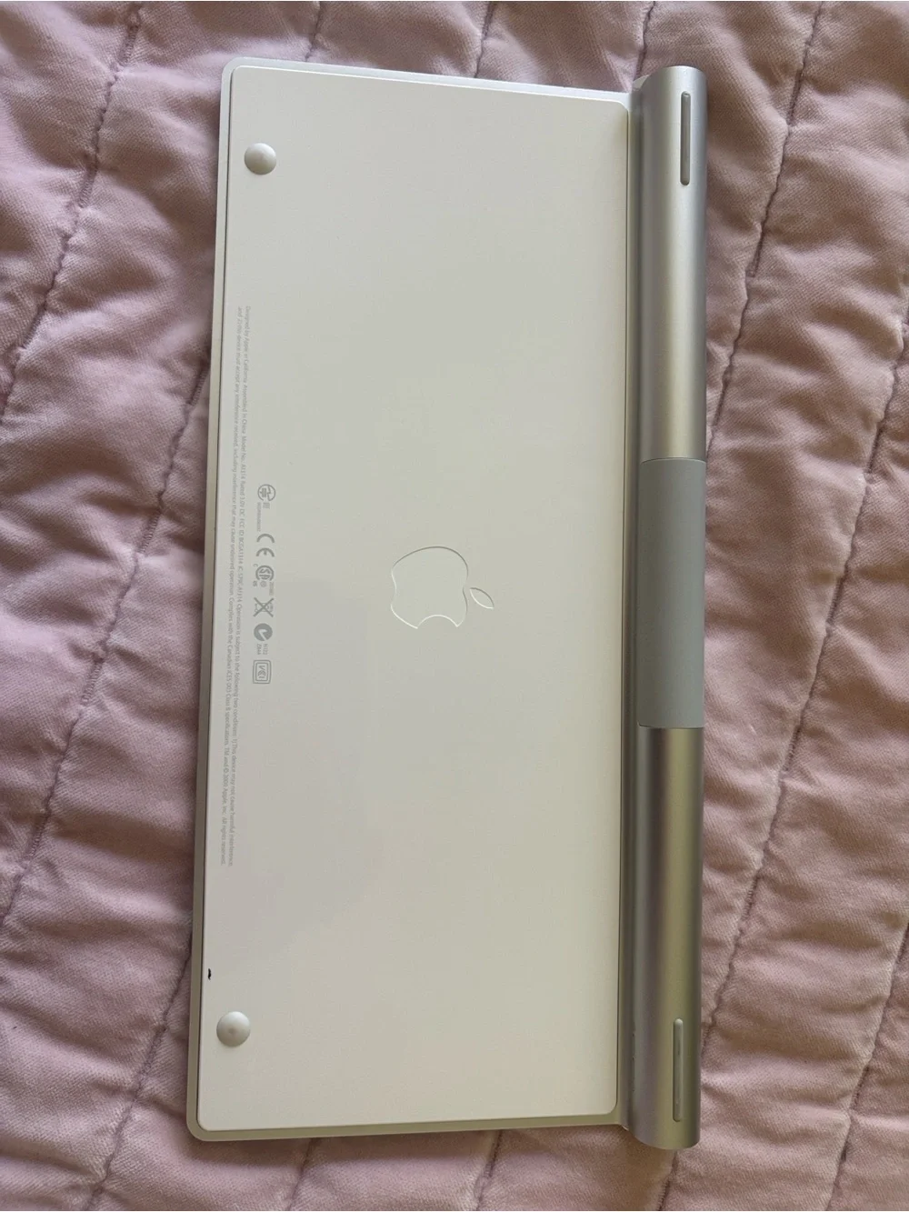 Apple Compact Wireless Keyboard in White and Silver